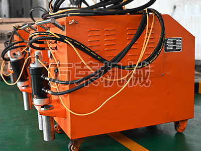 虎克環(huán)槽鉚釘機(jī)